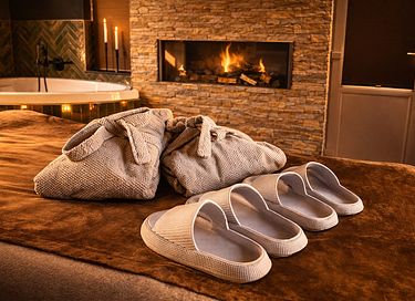 Romantic suite with sauna and hot tub - 6