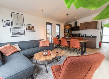 Luxury cottage with hot tub and garden - 4