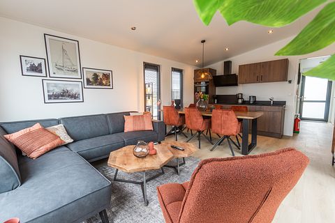Luxury cottage with hot tub and garden - 4