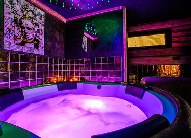 Luxury private wellness suite with pool - 3