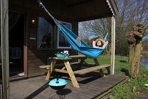 Vacation hut right by the water in Friesland - 3