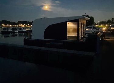 Je eigen hotelkamer, drijvend in de haven! - 2