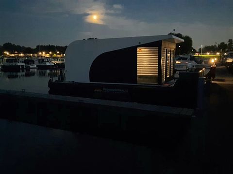 Je eigen hotelkamer, drijvend in de haven! - 2