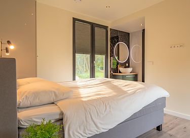 Ruime lodge op een leuk park aan het water - 7