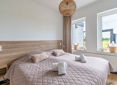 Spacious 10-person wellness villa on Texel - 10