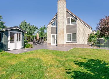 Vacation home on Texel with enclosed garden