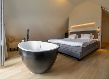 Romantic suite next to a golf course - 7