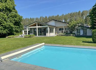 Ruime villa met zwembad, sauna en grote tuin - 24