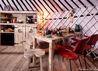 Overnachten in een boutique yurt met hottub - 12
