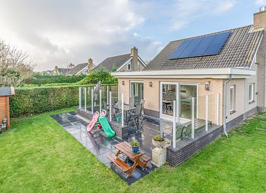 Family-friendly house near forest and beach