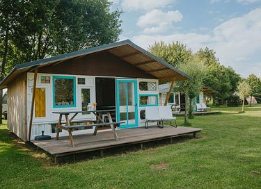 Stimmungsvolle Ferienhütte auf schönem Campingplatz