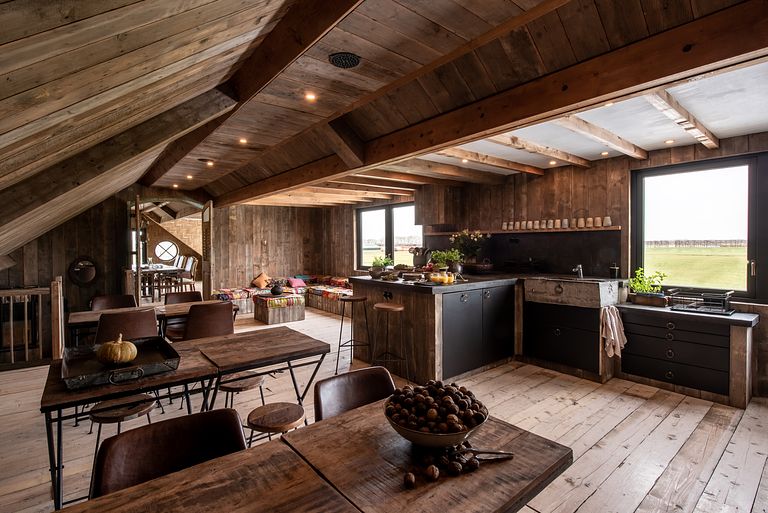 Beautifully renovated farmhouse with many luxuries - 1