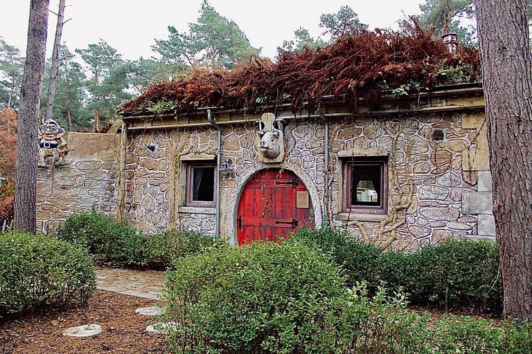 Unique hobbit house on a nice vacation park - 1
