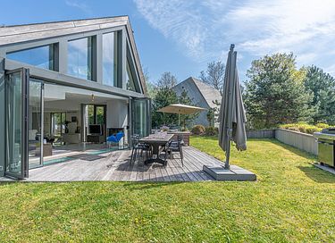 House with hot tub and outdoor shower - 3