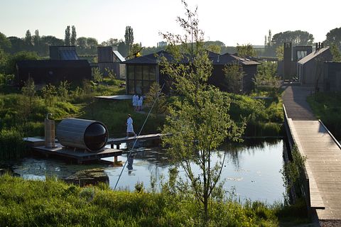 Slapen in een 'hooischuur' met privé wellness - 2