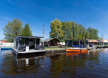 Houseboat op het water met mooi uitzicht  - 21