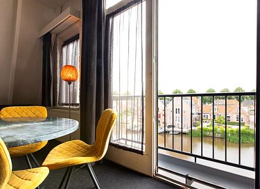 Hotel aan de gracht in historisch Dokkum - 5