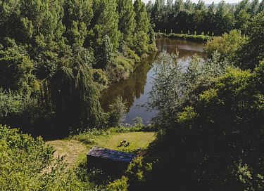 Tiny House in einem Wald und an einem See - 2