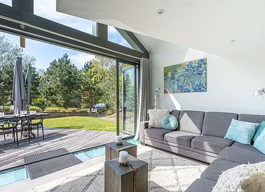 House with hot tub and outdoor shower - 4