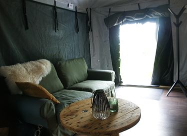 Einzigartiges Glamping Armeezelt mit Whirlpool und Ofen - 10