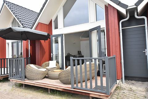 4-person beach house on a Frisian lake - 4