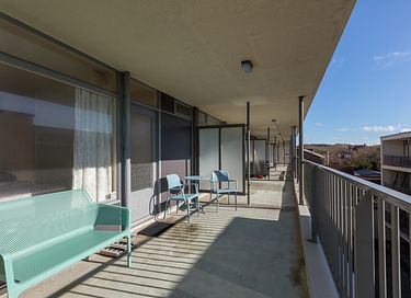 Apartment with balcony right by the sea - 17