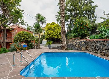 Vakantiehuis met eigen zwembad en tuin - 1