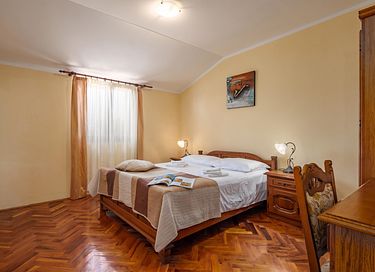 Large villa with private pool and spacious garden - 21