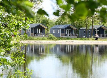 Chalet met privé hottub aan de speelvijver - 1