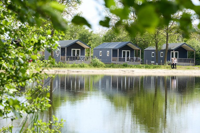 Chalet met privé hottub aan de speelvijver - 1