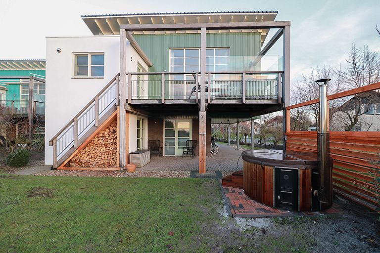 Stijlvolle strandvilla met hottub en uitzicht - 1