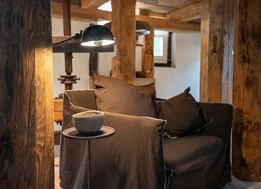 Historische watermolen in groene omgeving - 8