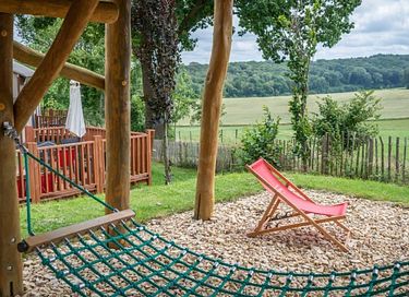 Cabane dans les arbes avec vue sur les collines - 5
