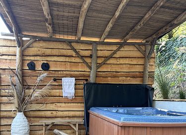 Luxury forest cabin with private jacuzzi - 6