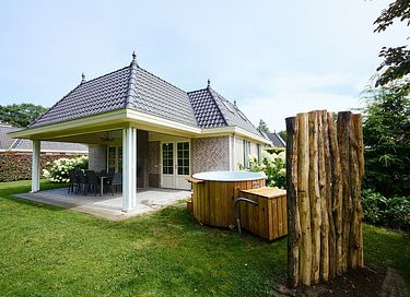 Ferienvilla für 8 Personen mit Jacuzzi
