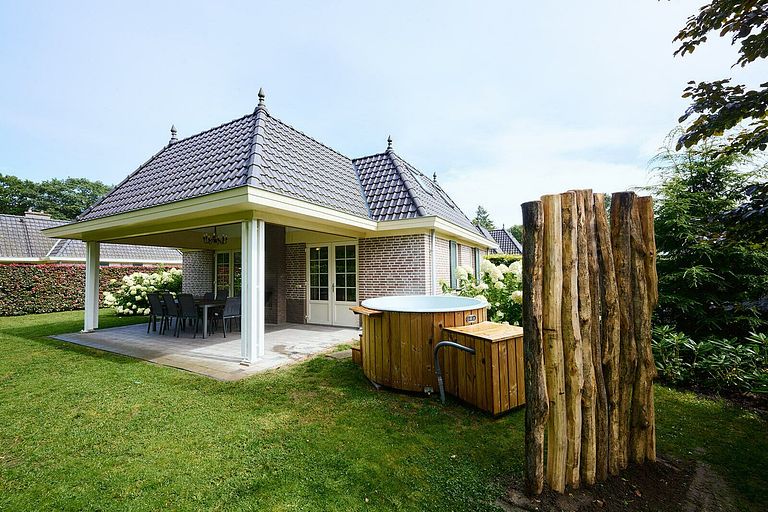 Vacation villa for 8 people with jacuzzi - 1