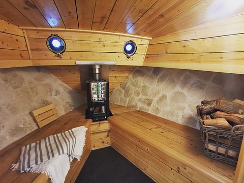 Bateau-sauna privé avec un beau design - 2