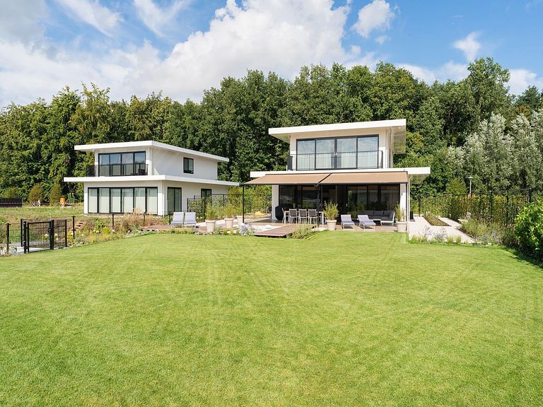 Villa (8p) met grote tuin aan het water - 1