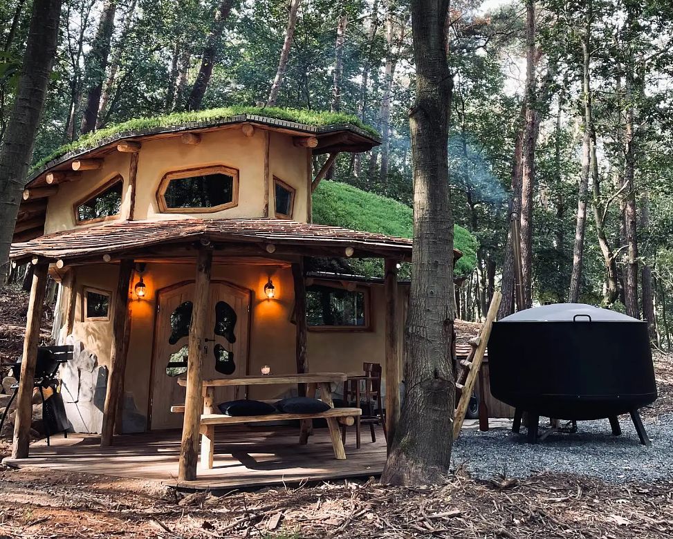Special overnight stay in a hobbit house