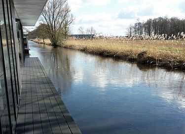 Belle péniche au design contemporain - 31