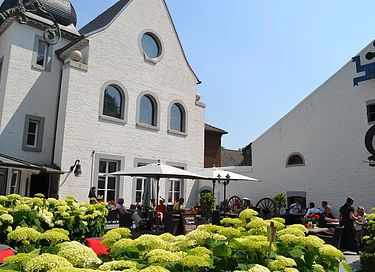 Staying the Night in an Old Castle Hotel - 20