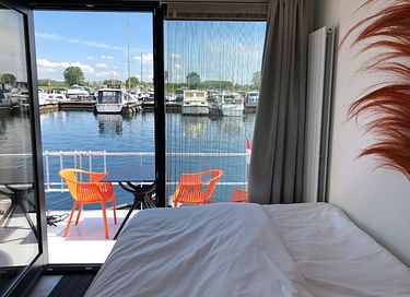 Je eigen hotelkamer, drijvend in de haven! - 1