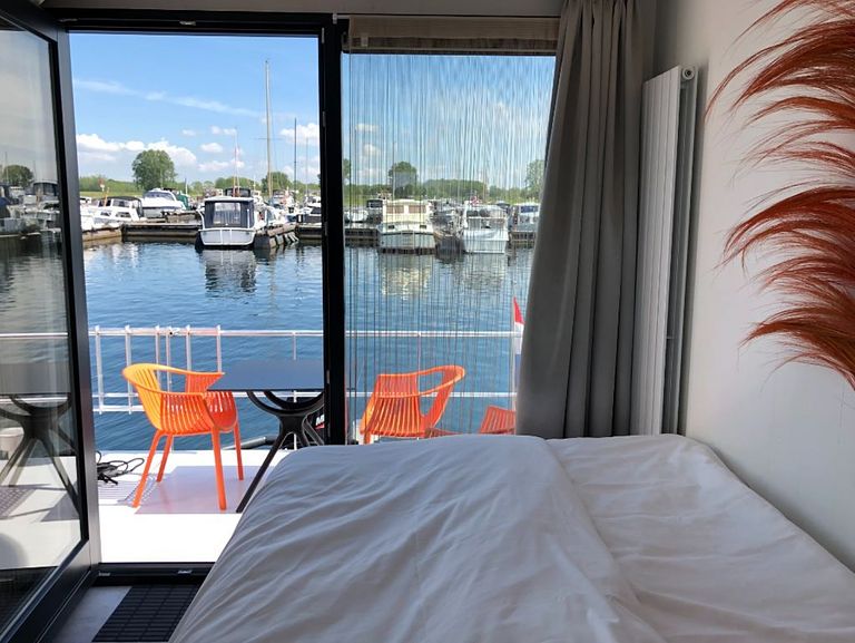 Je eigen hotelkamer, drijvend in de haven! - 1