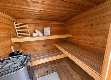Hidden forest cabin with private wellness - 4