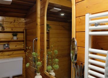 Maison dans la forêt en bois avec jardin spacieux - 22