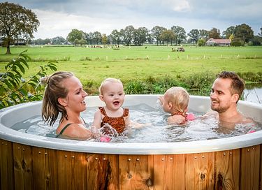 Tiny House with lovely view and a hot tub - 10