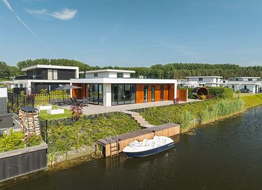 Luxe villa met omheinde tuin en hond welkom