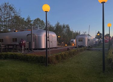 Slapen in de 'All You Need Is Love caravan' - 27