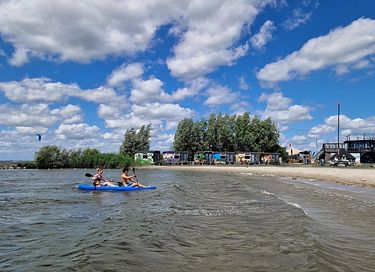 Une roulotte au bord de la plage - 4