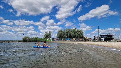 Une roulotte au bord de la plage - 4
